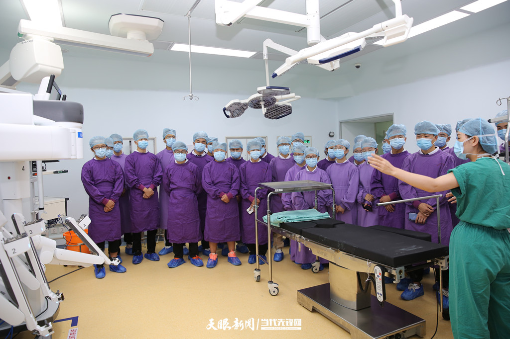 “协和班”学生参加早临床实践_副本.jpg “协和班”学生参加早临床实践_副本.jpg